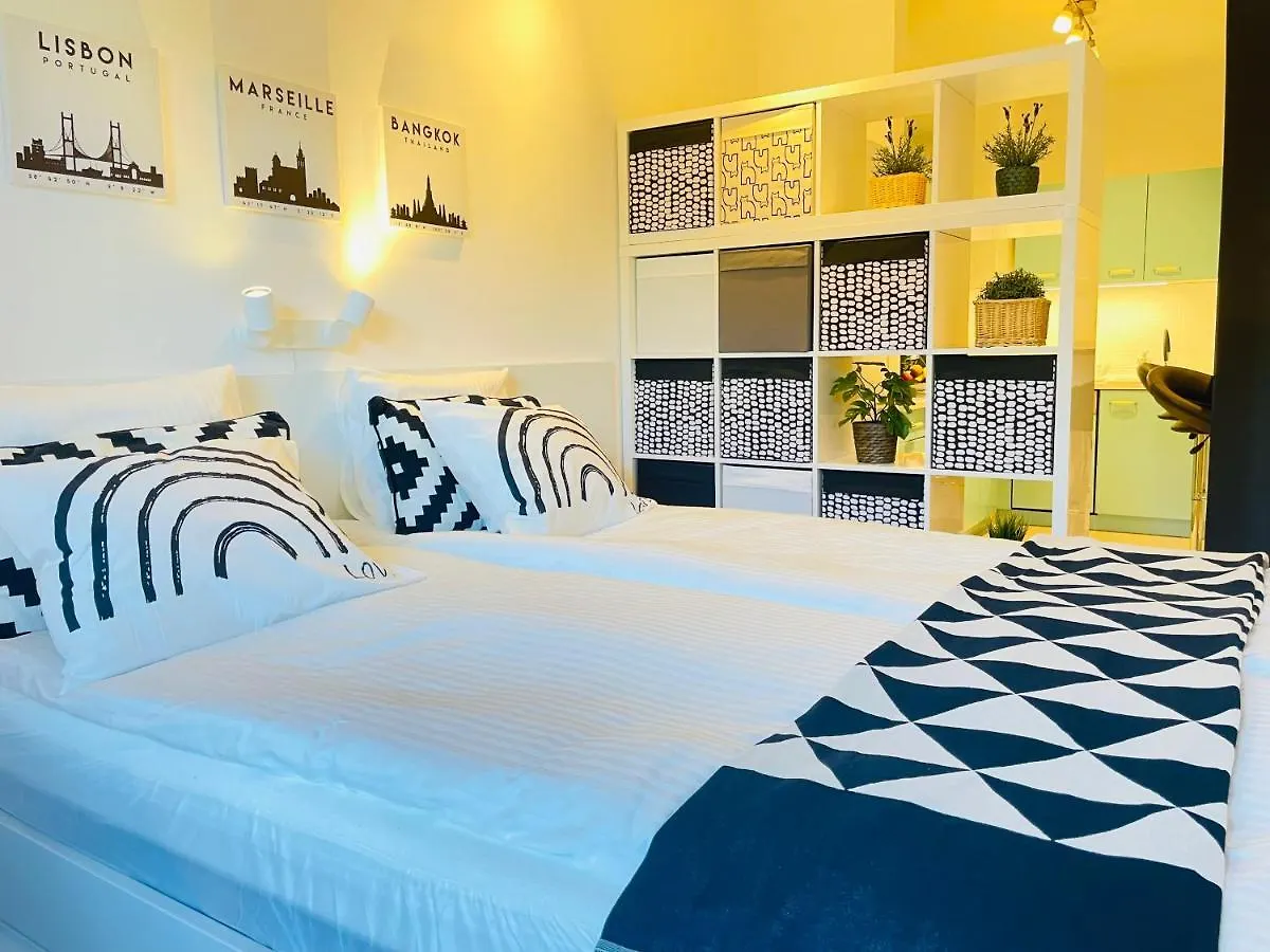 Peony Hollo Apartment - Free Garage Under The House Βουδαπέστη