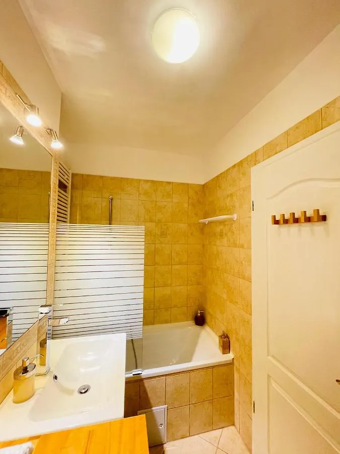 Peony Hollo Apartment - Free Garage Under The House Βουδαπέστη